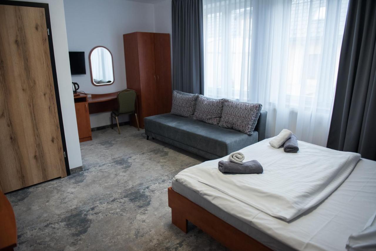 Hotel Paradiso Suchedniow ภายนอก รูปภาพ