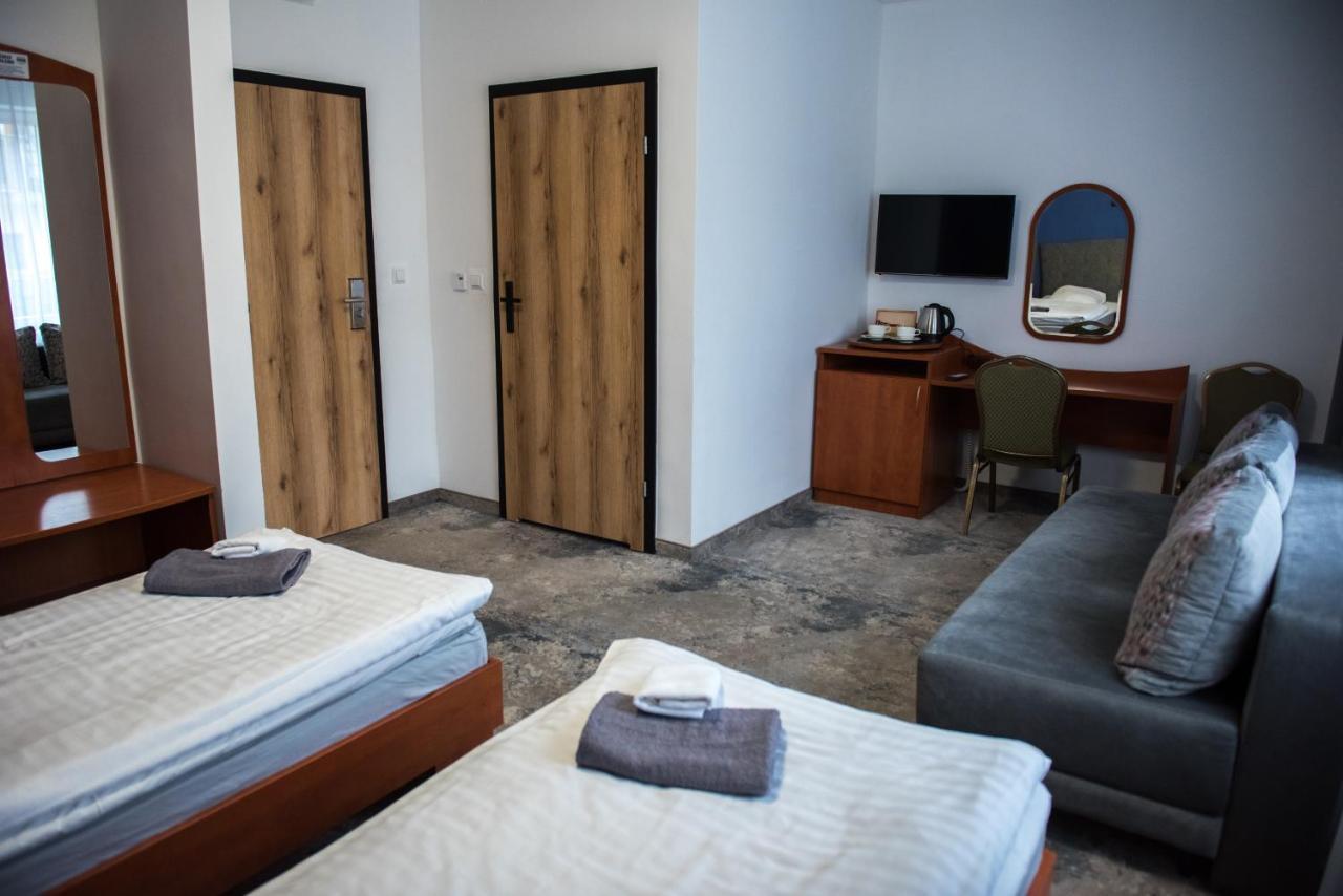 Hotel Paradiso Suchedniow ภายนอก รูปภาพ