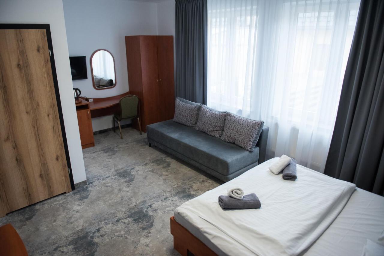 Hotel Paradiso Suchedniow ภายนอก รูปภาพ