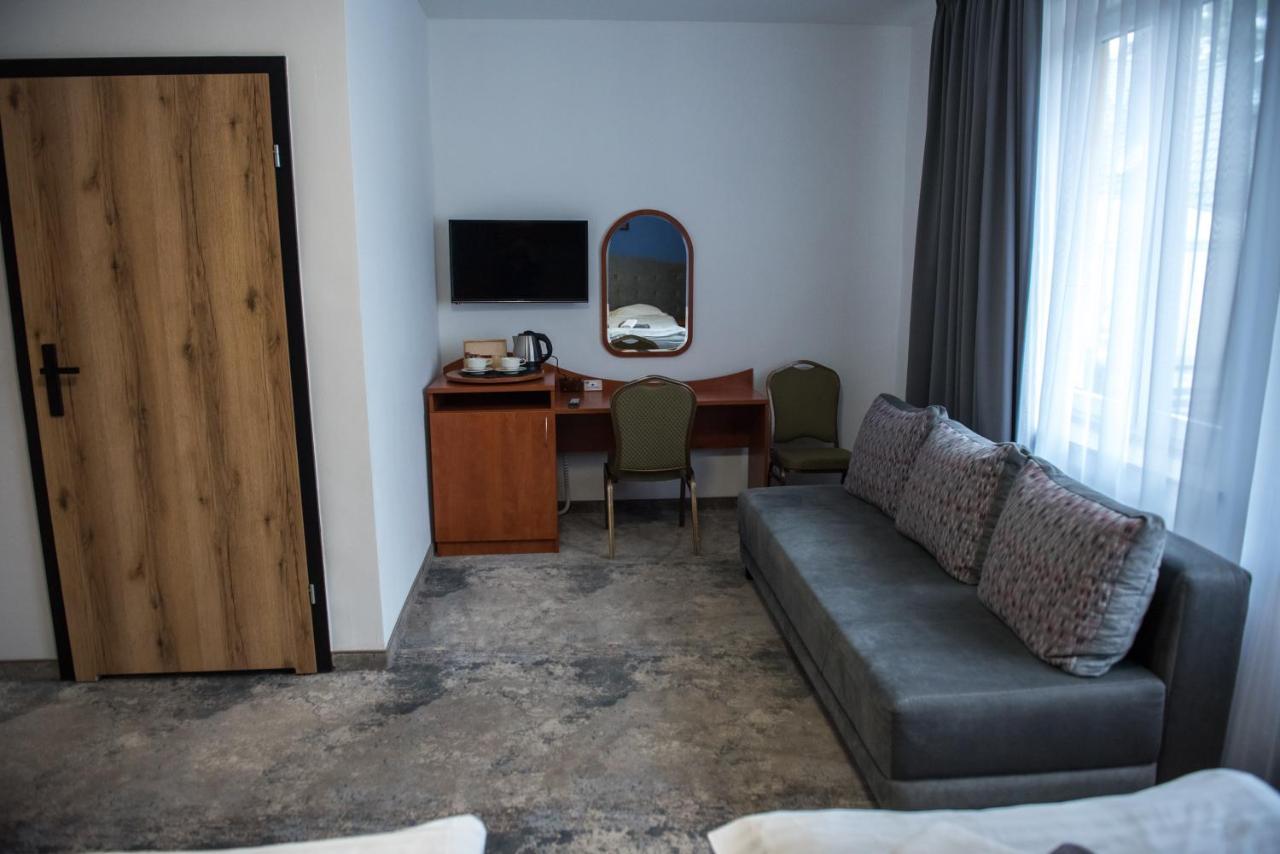Hotel Paradiso Suchedniow ภายนอก รูปภาพ