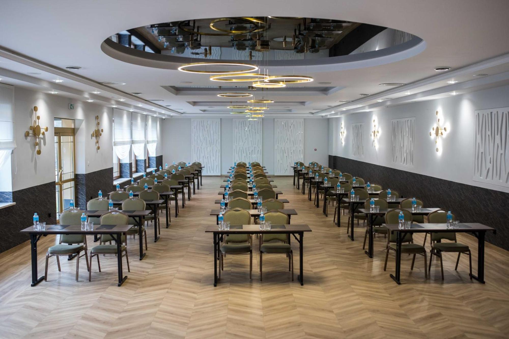 Hotel Paradiso Suchedniow ภายนอก รูปภาพ