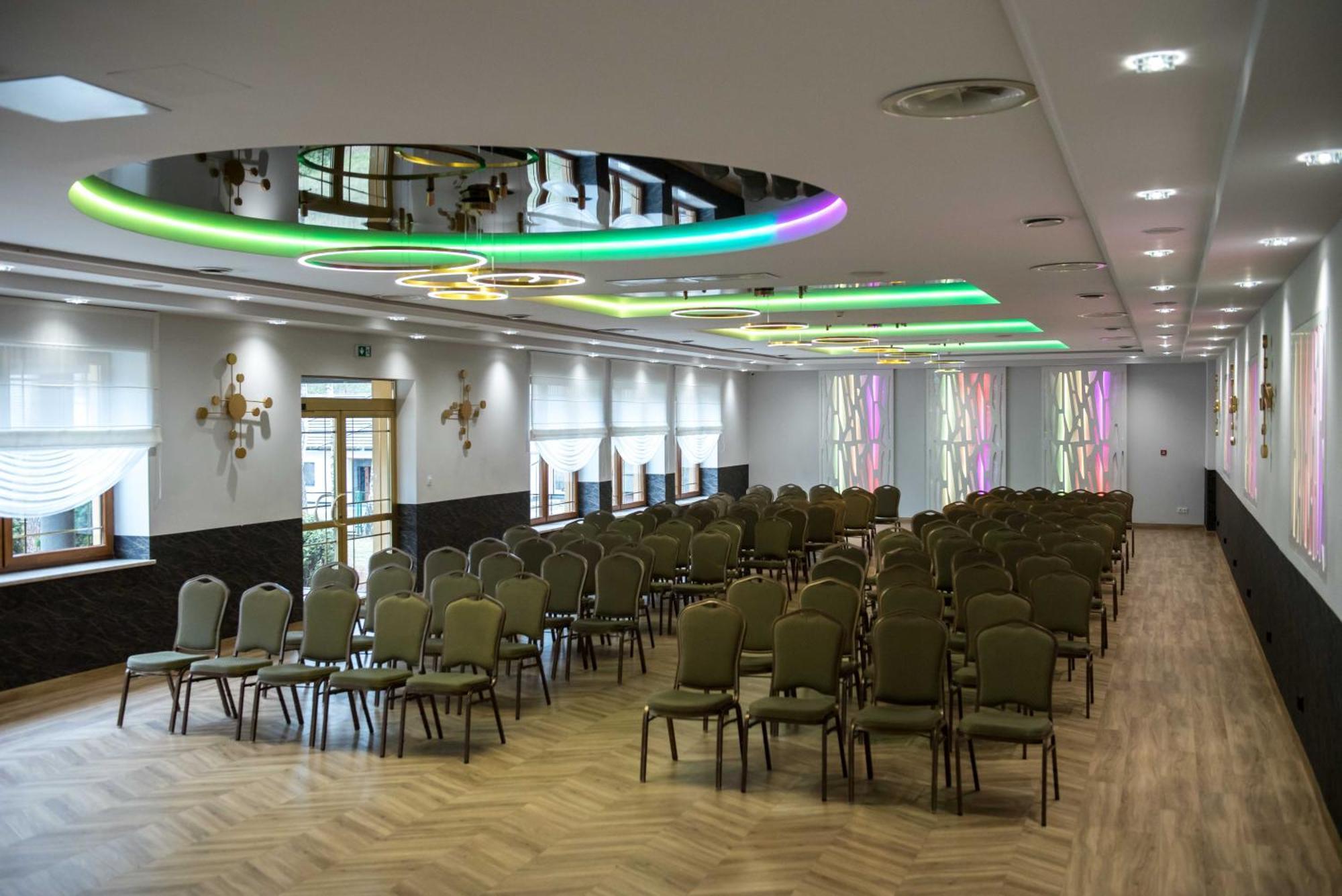 Hotel Paradiso Suchedniow ภายนอก รูปภาพ