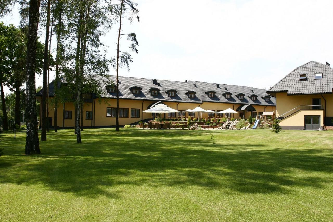 Hotel Paradiso Suchedniow ภายนอก รูปภาพ